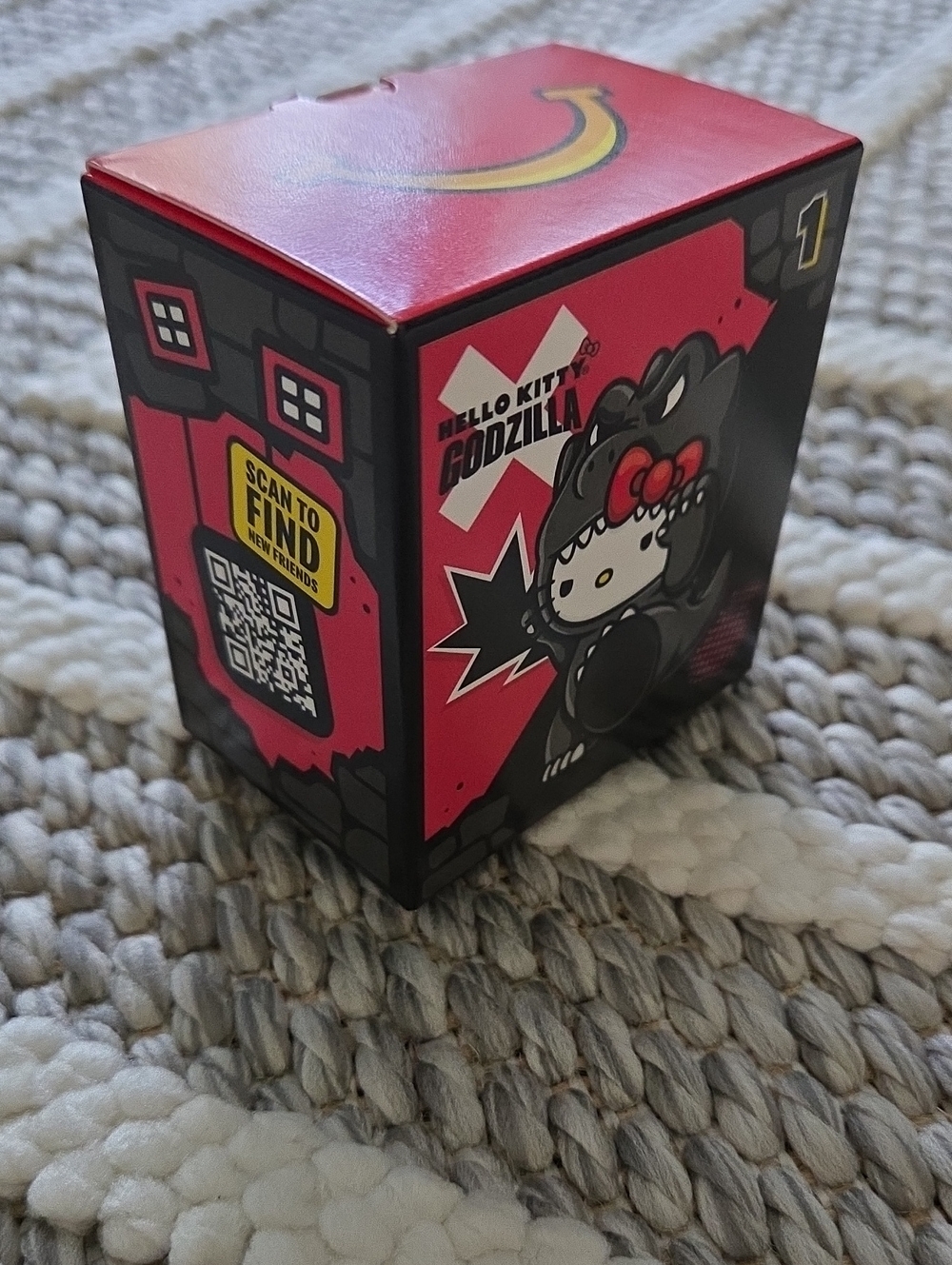 Sanrio x Godzilla, Hello Kitty as Godzilla - Picture 4 of 4